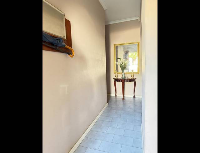 4 BEDROOM HOUSE FOR SALE IN BERGZICHT